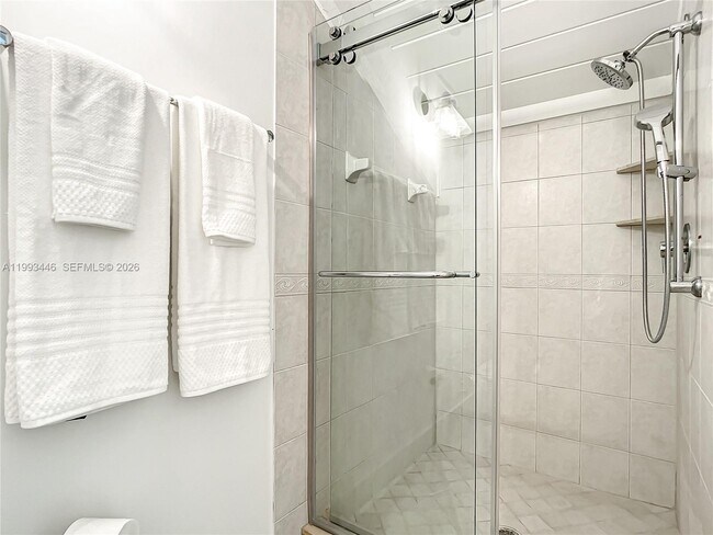 Building Photo - 104 Angelfish Ln