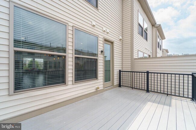Building Photo - 23503 Adagio Terrace