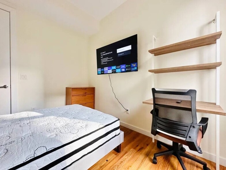 Primary Photo - Furnished room/NOT APARTMENT