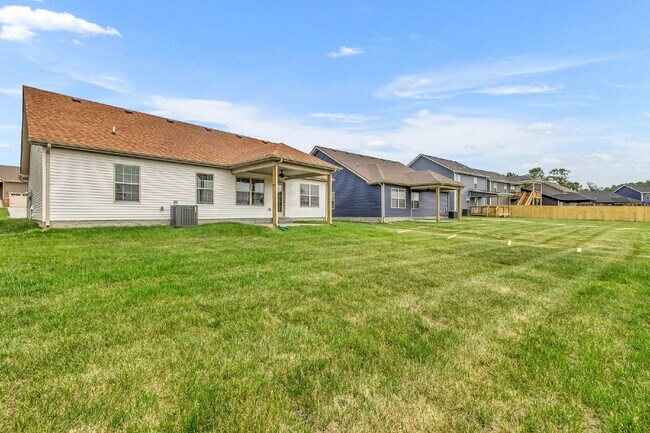 Building Photo - Charming 3 Bedroom Home with 2 Full Baths in Clarksville, TN - Don't Miss Out!