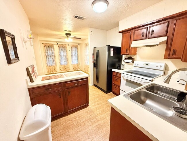 Building Photo - 2501 Shady Creek Ln