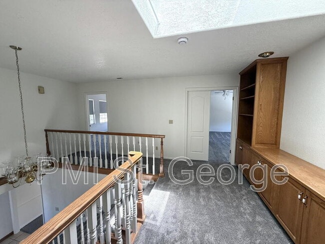 Building Photo - 2506 W Grandview Dr