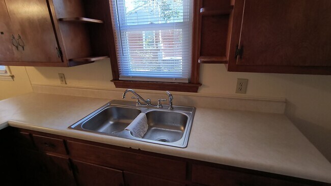 Building Photo - 5111 Palmetto Ln