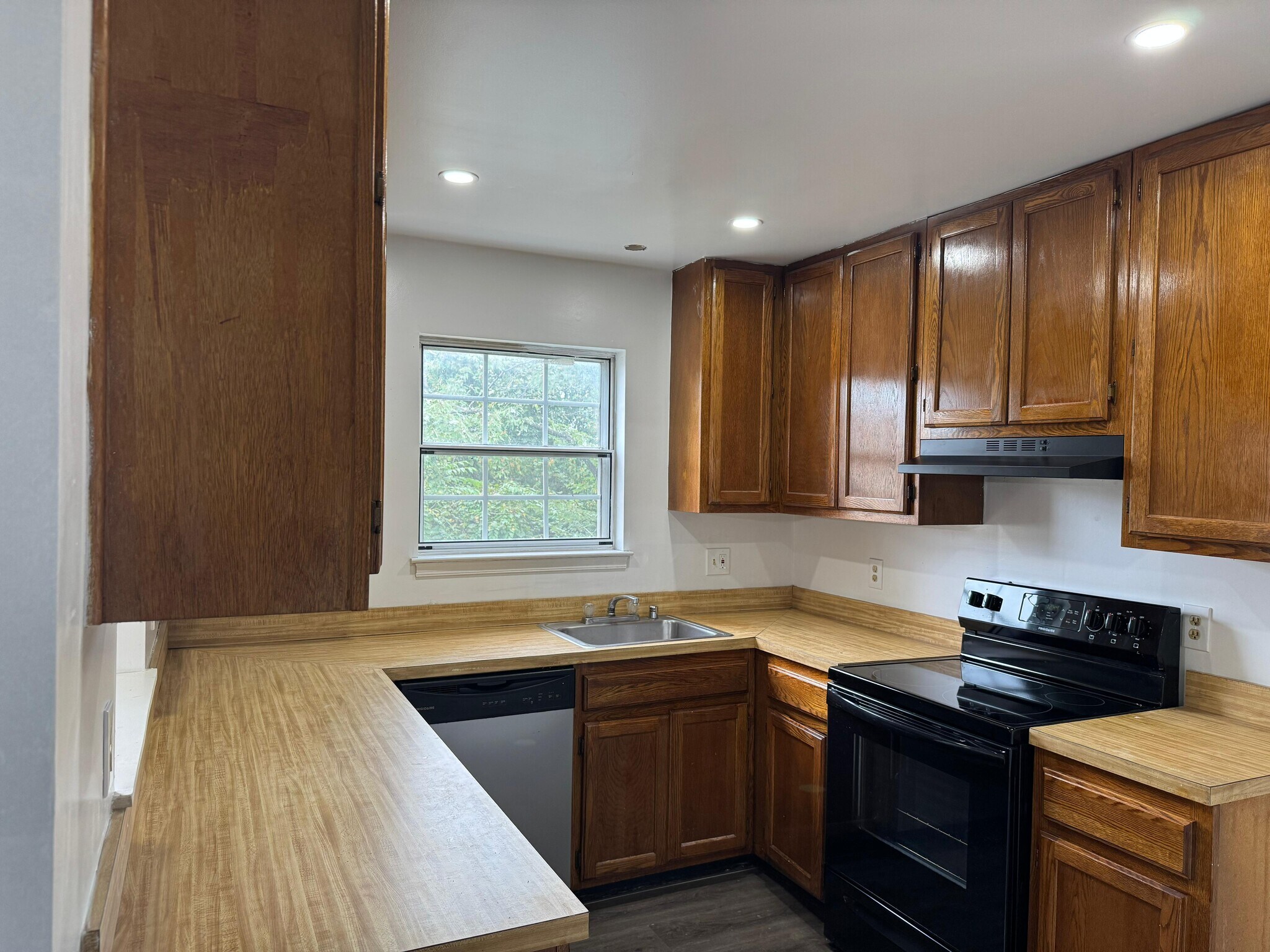 Building Photo - 10734 Castleton Way