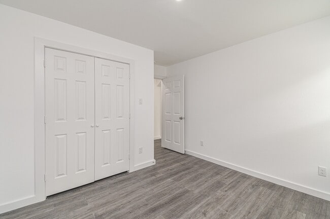 Building Photo - 7802 Crestview Dr