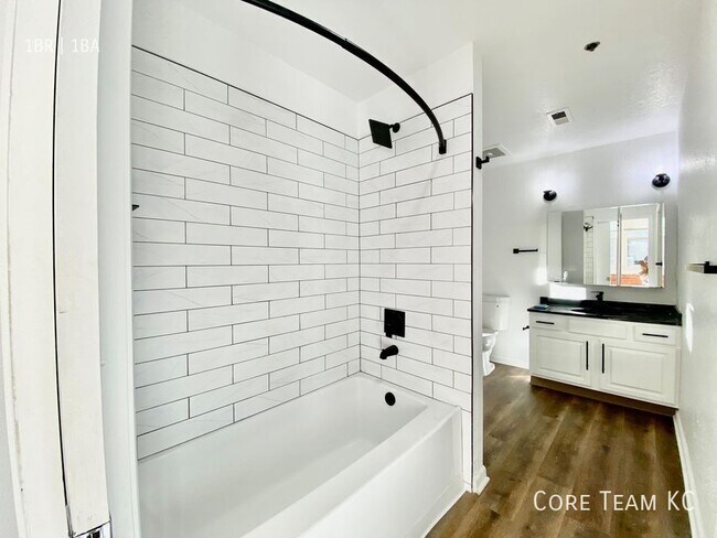 Building Photo - 934 Broadway Blvd