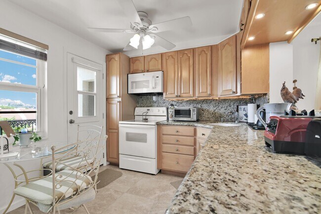 Building Photo - 2871 N Ocean Blvd