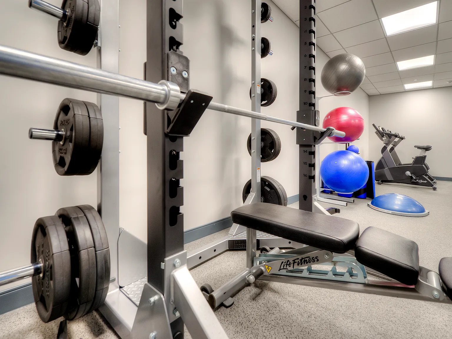 Building Photo - 208 E Chestnut St