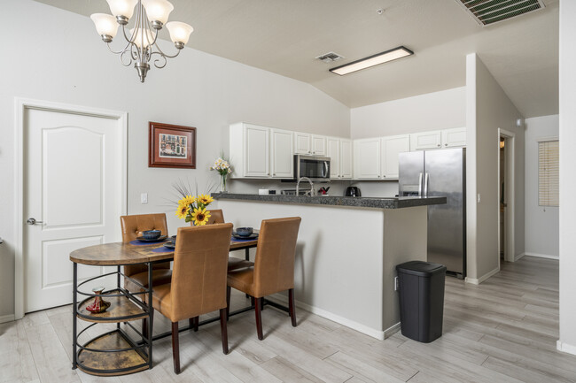 Building Photo - 2550 E Deer Valley Dr