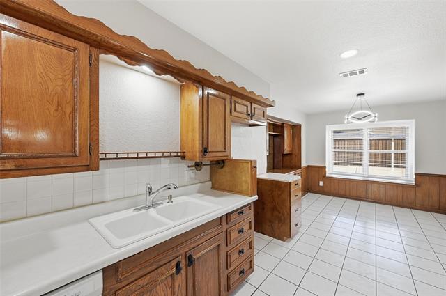 Building Photo - 1421 Glenbrook Dr