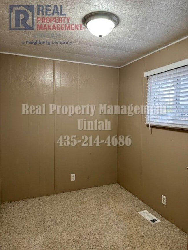 Building Photo - 3 Bedroom 1.5 Bathroom Single Wide Trailer