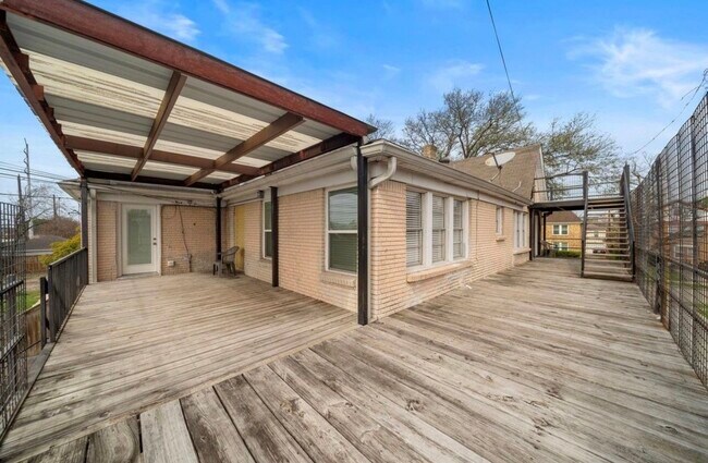 Building Photo - 1635 Castle Ct