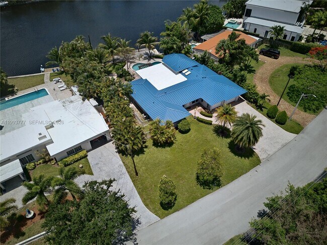 Building Photo - 2801 Coral Shores Dr