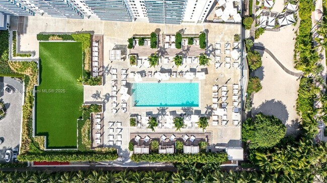 Building Photo - 2301 Collins Ave