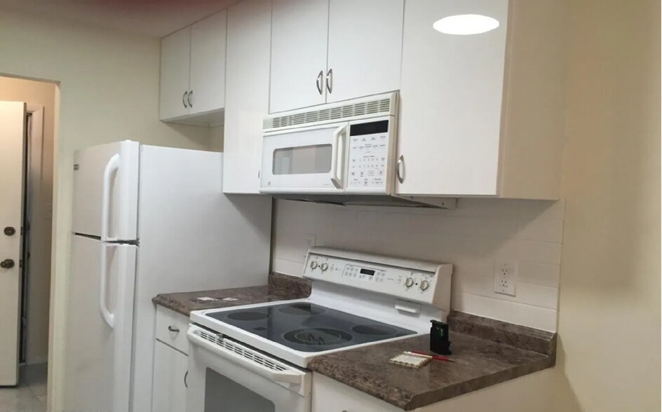 Building Photo - 84 Amberly Dr