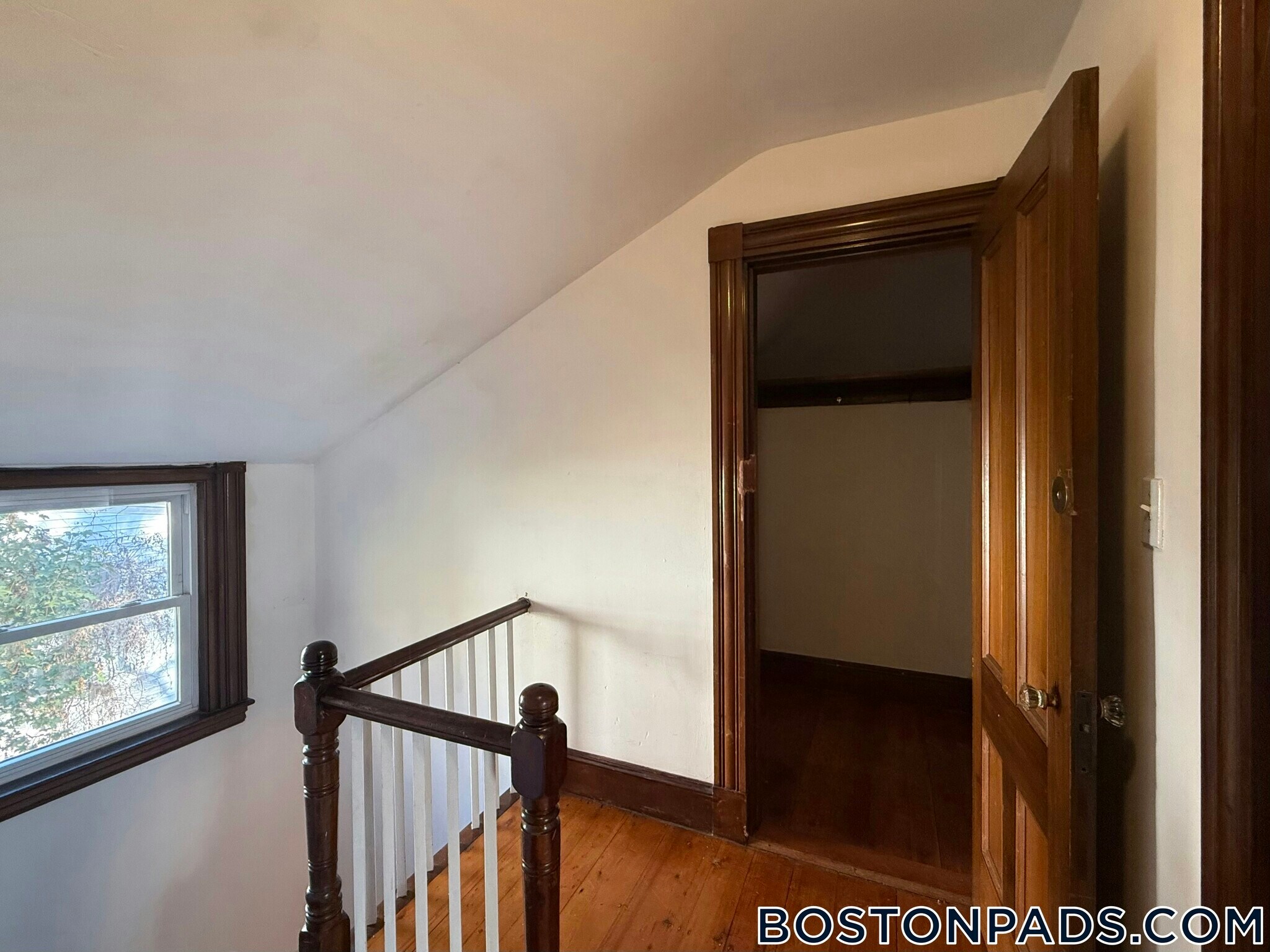 Building Photo - 547 Talbot Ave