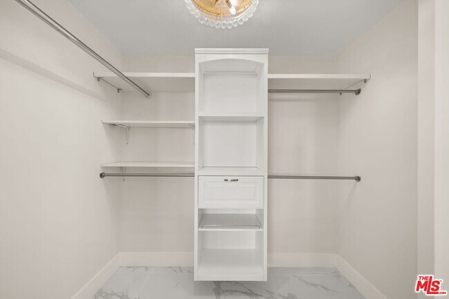 Building Photo - 10450 Wilshire Blvd