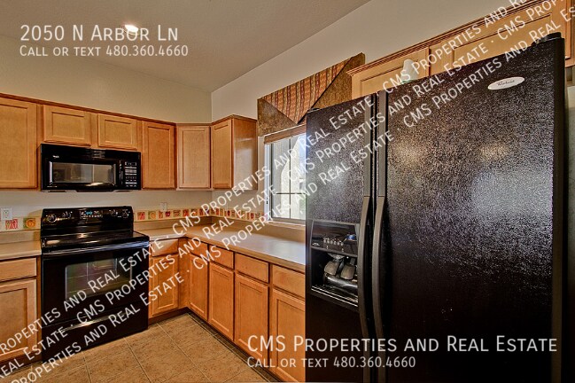 Building Photo - 2050 N Arbor Ln