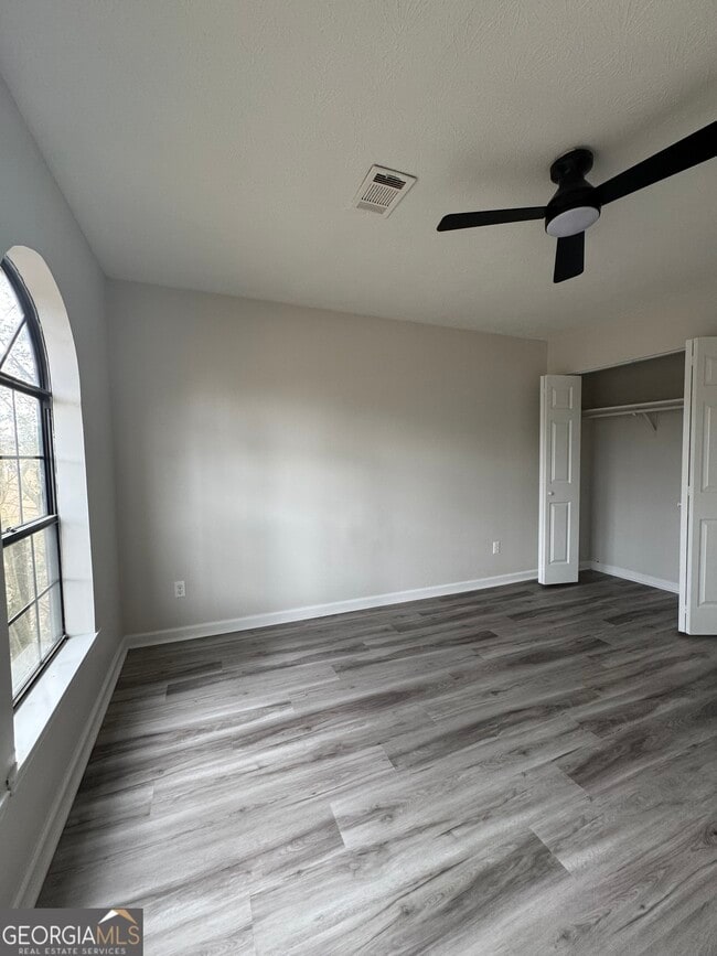 Building Photo - 3821 River Rd