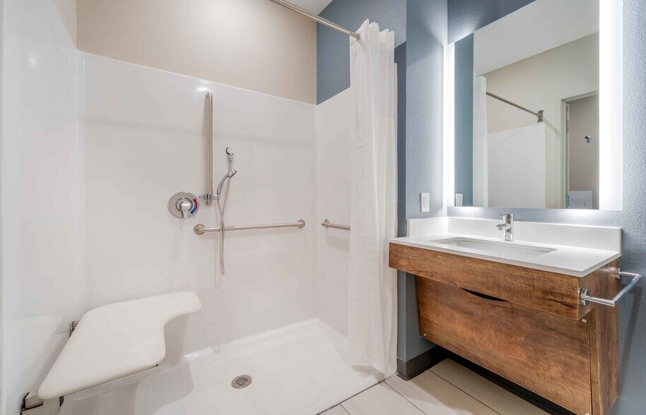 Building Photo - Furnished Studio-Phoenix - Chandler - Airport
