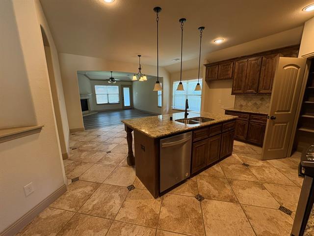 Building Photo - 3005 Waterfall Dr