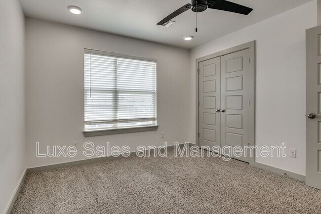 Building Photo - 7907 NW 135th Terrace