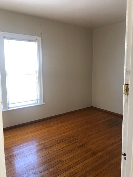 Building Photo - 1098 Elmwood Ave