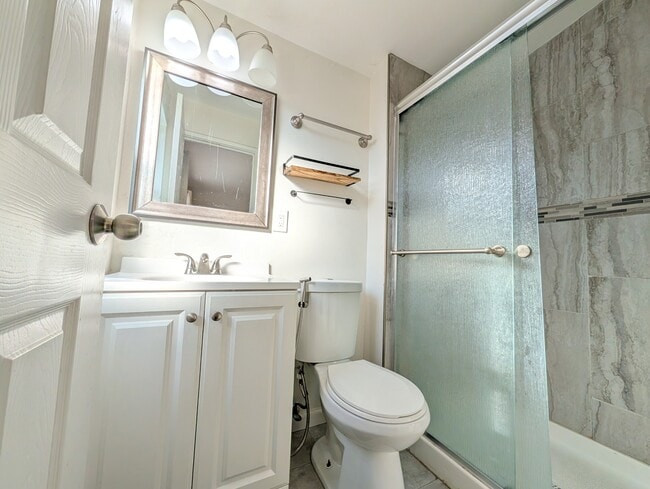 Building Photo - 3670 Tremont Dr