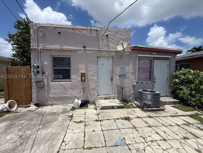 Building Photo - 2014 Funston St