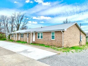 Building Photo - 211 Lexington Dr