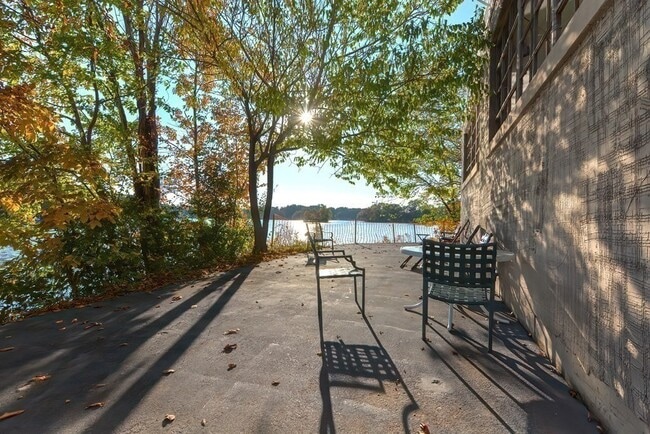 Building Photo - 426 Mt Hope St