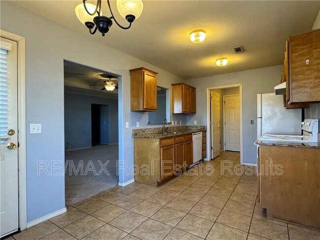 Building Photo - 6208 SW Meadow Well Ave