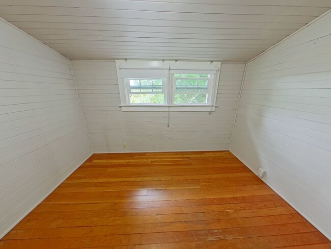 Building Photo - 2217-2219 NW Van Buren Ave