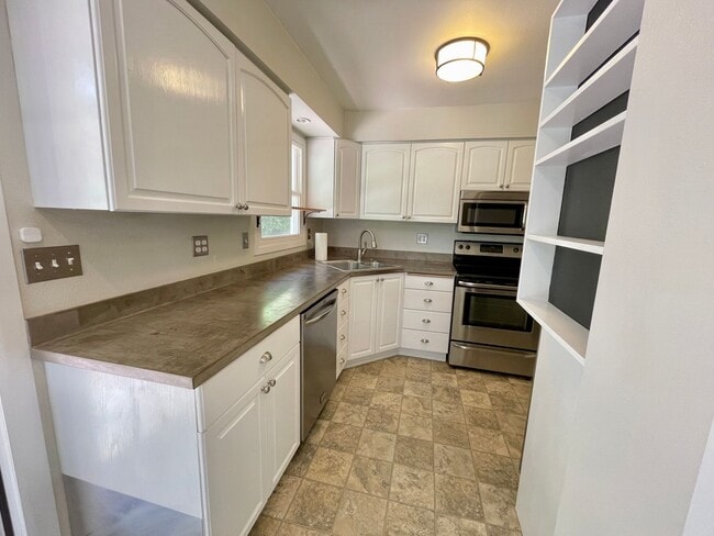 Building Photo - Charming Montavilla 4-bed Updated Cottage ...