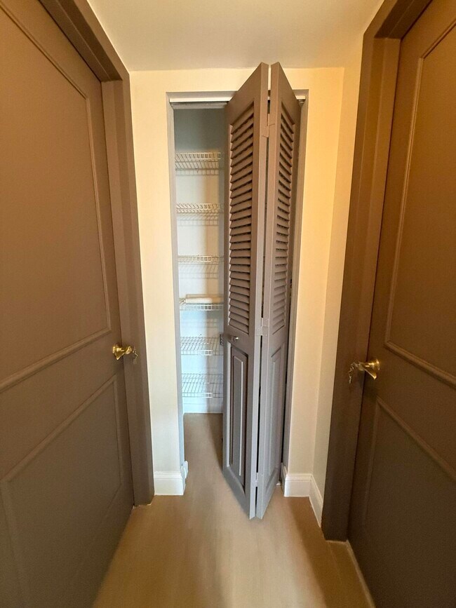 Building Photo - 402 Brighton J