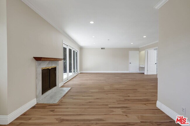 Building Photo - 16608 Park Ln Cir