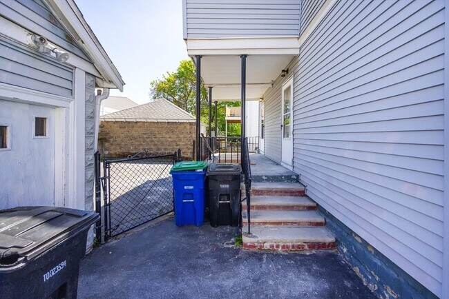 Building Photo - 17 Puritan Rd
