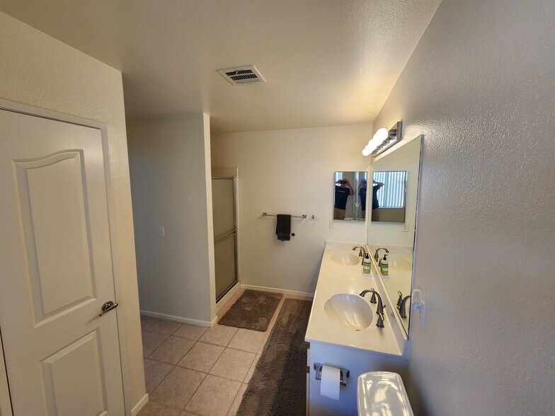 Building Photo - 39850 Regency Way