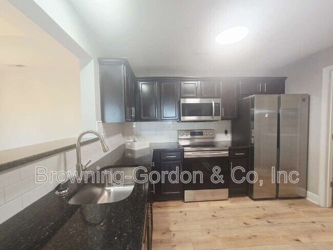 Building Photo - 8601 Peckham Ln