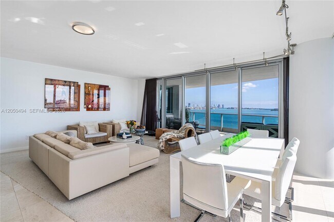 Building Photo - 1331 Brickell Bay Dr