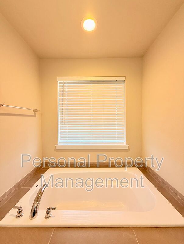 Building Photo - 8728 N 1st St