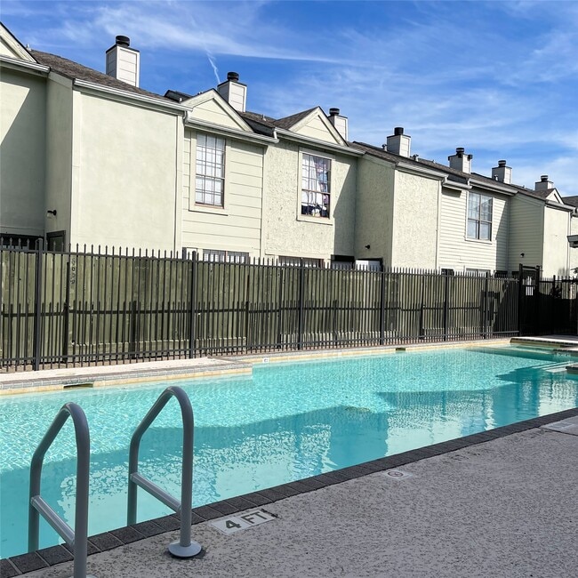 Building Photo - 8718 Victorian Village Dr