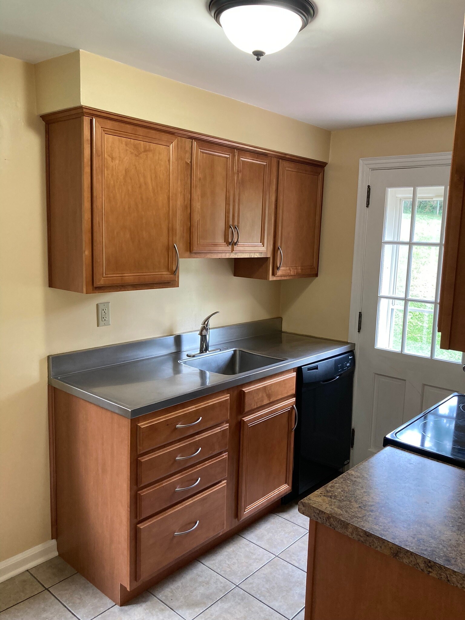 Building Photo - 709 Vallevista Ave