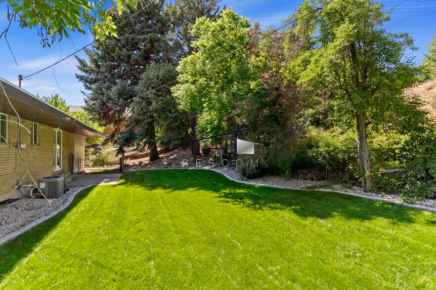 Building Photo - 1334 Henderson Dr