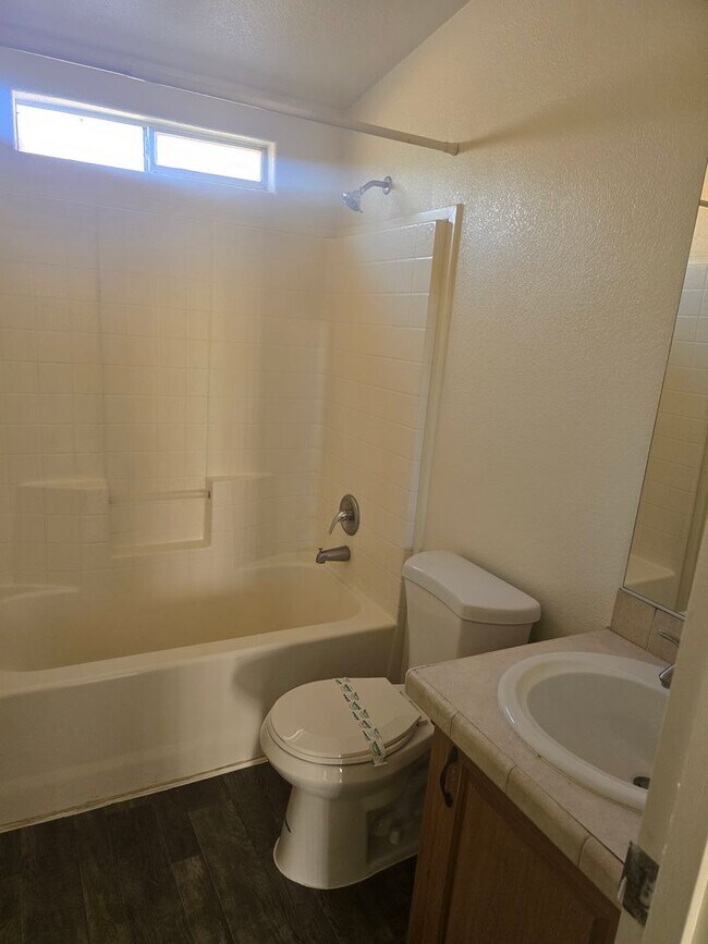 Building Photo - 1915 N Park Ave