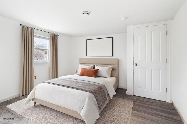 Building Photo - 689 2nd St