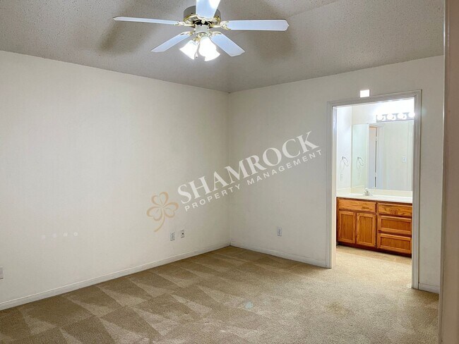 Building Photo - 3/2 Duplex near Hewitt Post Office