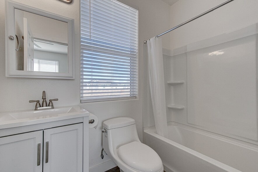 Building Photo - 6512 Manassero Way