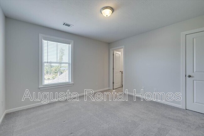 Building Photo - 504 Vinings Dr