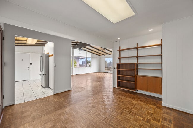 Building Photo - 1608 Makamua St